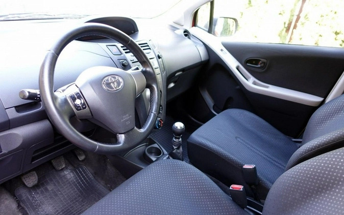Toyota Yaris cena 19900 przebieg: 192000, rok produkcji 2010 z Pyrzyce małe 121